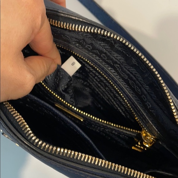 💯% Authentic Prada Navy Saffiano Crossbody Bag - Picture 5 of 13